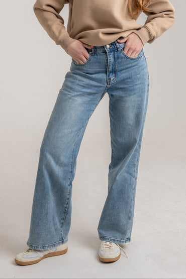 CurvaLuxe High-Rise Relaxed Jeans